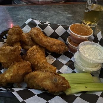 Burger Dive - Wings with ranch and buffalo sauce - Burgers Near Me - Saint Paul, Minnesota