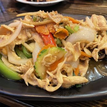 D E Thai Kitchen - Ginger garlic with chicken - Thai Near Me - Las Vegas, Nevada