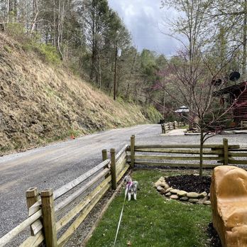 Cabins USA - Road driving into cabin - Vacation Rentals Near Me - Sevierville, Tennessee Cabins USA - Road driving into cabin - Vacation Rentals Near Me - Sevierville, Tennessee