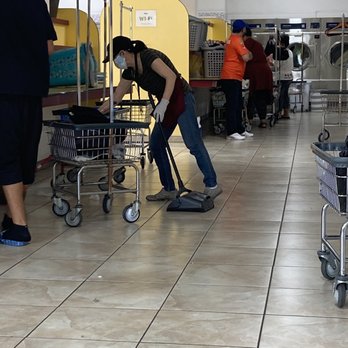 Lee Laundromat - THE WOMEN WHO DOES NOT CARE FOR CUSTOMERS AND IS UNPROFESSIONAL. - Laundromat Near Me - San Jose, California Lee Laundromat - THE WOMEN WHO DOES NOT CARE FOR CUSTOMERS AND IS UNPROFESSIONAL. - Laundromat Near Me - San Jose, California