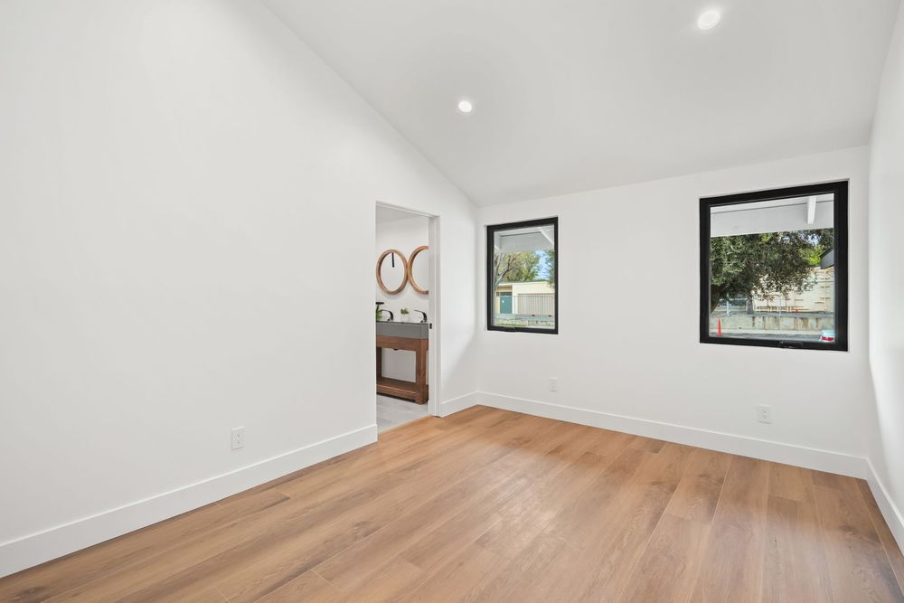 Slide of Dream Team Home Builders