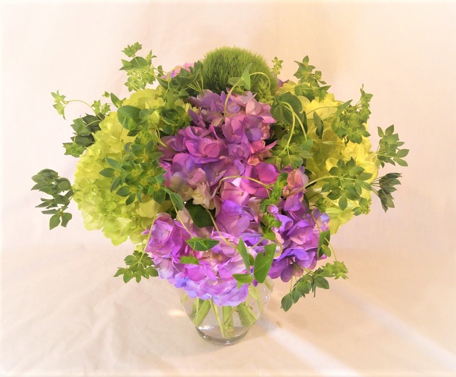 BLOOMS IN YELLOW A FLOWER SHOP 52 W Lockwood Ave, ster Groves, Missouri Florists