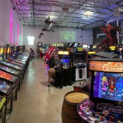 Cidercade Dallas - Pinball machines and some other games