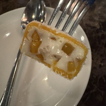 Mott 32 - Cross section of Fresh Mango, Coconut, Glutinous Rice Roll - Chinese Near Me - Toronto, Ontario