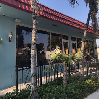 Cafe La Trova - Front of the restaurant - Cocktail Bars Near Me - Miami, Florida