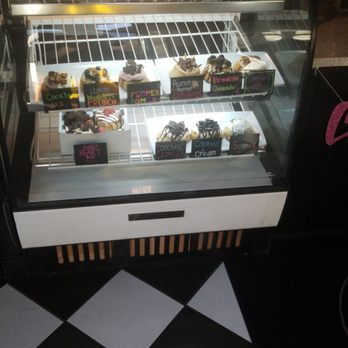 Cinnaholic - Display case with many options - Desserts Near Me - Atlanta, Georgia Cinnaholic - Display case with many options - Desserts Near Me - Atlanta, Georgia