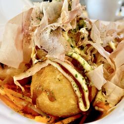 BG Robata - TAKOYAKI !!! I know it's not Takoyaki Tuesday but let's pretend it is! LOL Added 2 moi Takoyaki Tuesday lists! love me love bubbles :)...