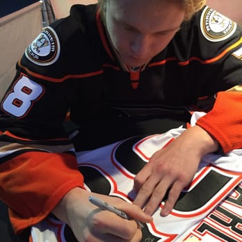 Anaheim Ducks Faceoff Fest - Karlsson signing my jersey - Festivals Near Me - Anaheim, California