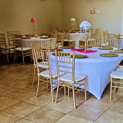 Flon Studio - Chiavari Chairs and Linen are included.