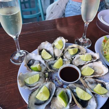 Acua Baja Bar & Mar - Oysters and champagne - Cocktail Bars Near Me - Rosarito, BCN