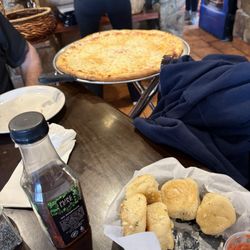 X-Large cheese pizza and garlic knots