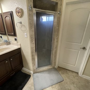 Affordable Glass - Before pic of shower door that had soap scum/calcium build-up that would not come off. - Glass & Mirrors Near Me - San Antonio, Texas Affordable Glass - Before pic of shower door that had soap scum/calcium build-up that would not come off. - Glass & Mirrors Near Me - San Antonio, Texas