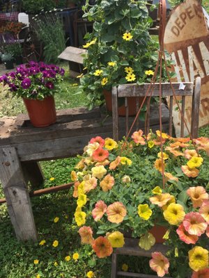 Retherford's Antiquities & Auction Services by null