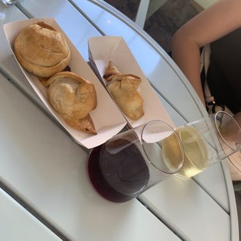 Super Bien - Empanadas and bubbles - Empanadas Near Me - Boston, Massachusetts