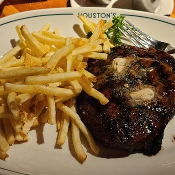 Houston's Restaurant - Hawaiian Steak - New American Near Me - Irvine, California Houston's Restaurant - Hawaiian Steak - New American Near Me - Irvine, California