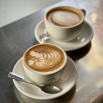 Caffe Luxxe - Cappuccino & Latte - Coffee & Tea Near Me - Santa Monica, California