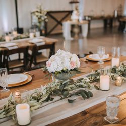 Blissful Hill - Reception for 100 in the main barn