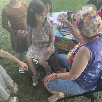 Hollis Banks - Face Painter - Hollis Banks in action - Face Painting Near Me Hollis Banks - Face Painter - Hollis Banks in action - Face Painting Near Me