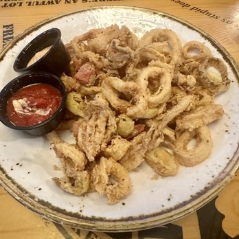 Bubba Gump Shrimp - Calamari - Seafood Near Me - Kemah, Texas