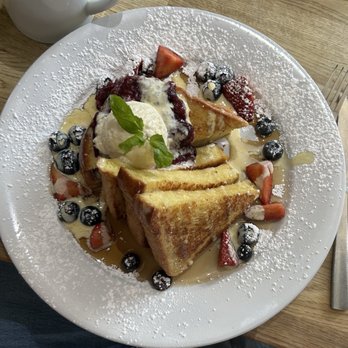 Green Eggs Café - Creme Brûlée French Toast - Breakfast & Brunch Near Me - Philadelphia, Pennsylvania Green Eggs Café - Creme Brûlée French Toast - Breakfast & Brunch Near Me - Philadelphia, Pennsylvania