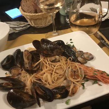 Enoteca Al Volto - Wine Bars Near Me - Venezia, VE Enoteca Al Volto - Wine Bars Near Me - Venezia, VE