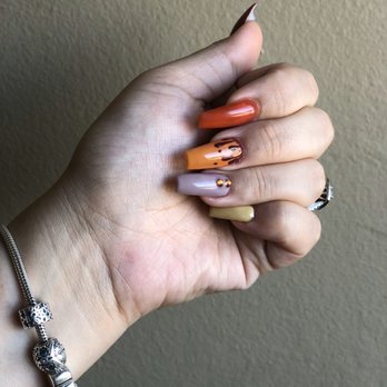 Le's O Nails - Nails done by Kristina - Nail Salons Near Me - Oxnard, California