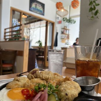 Koko Head Cafe - Chicky & eggs - Breakfast & Brunch Near Me - Honolulu, Hawaii