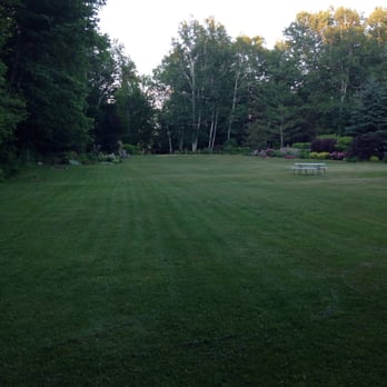 Wilson Lake Inn - Expansive back yard with horseshoes, grills, sitting and a lake just off... - Hotels Near Me - Wilton, Maine Wilson Lake Inn - Expansive back yard with horseshoes, grills, sitting and a lake just off... - Hotels Near Me - Wilton, Maine