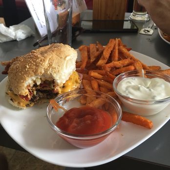 Marivos - Burgers Near Me - Kassel, HE