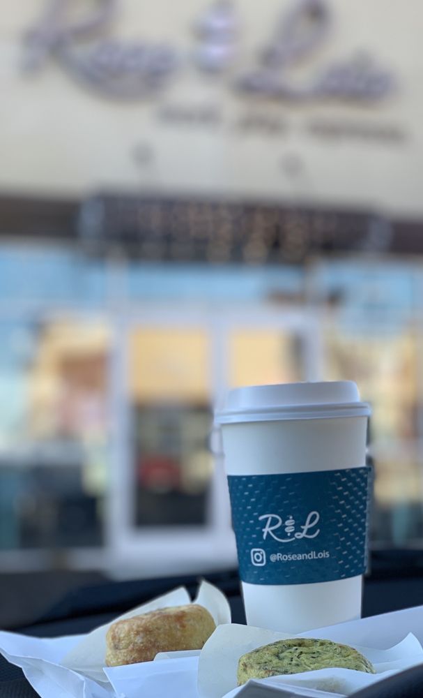 Rose & Lois Logo