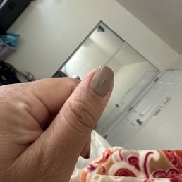 Crack gel nail after 3rd day.