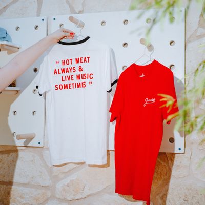 Junebug's BBQ by null