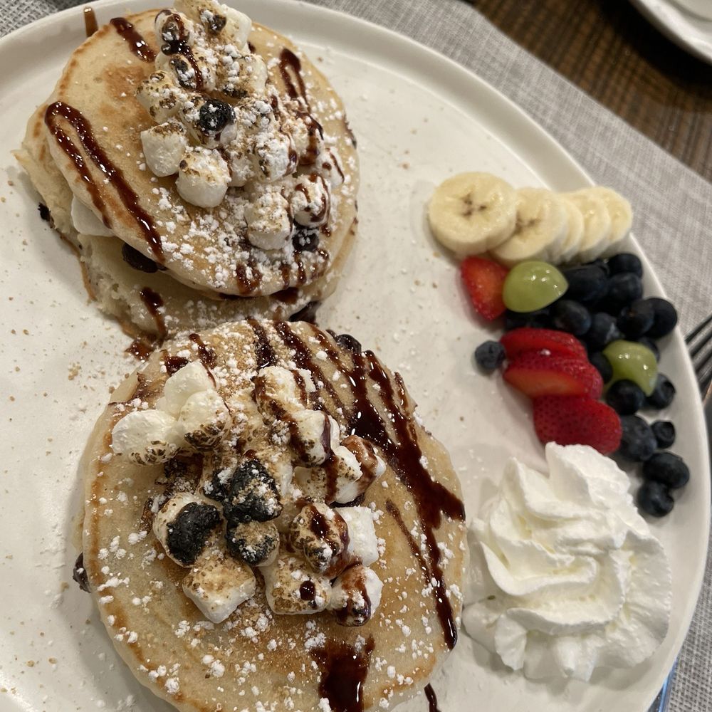 Eatarry - S'mores pancakes - Breakfast & Brunch Near Me - Tarrytown, New York Eatarry - S'mores pancakes - Breakfast & Brunch Near Me - Tarrytown, New York