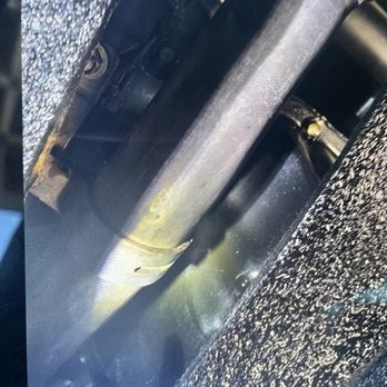 Brake Masters - Leaking oil from loose oil pan - Oil Change Stations Near Me - Las Vegas, Nevada