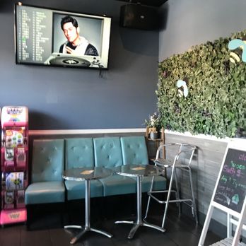 Snowbee Tea Station - Waiting area - Bubble Tea Near Me - Sacramento, California Snowbee Tea Station - Waiting area - Bubble Tea Near Me - Sacramento, California