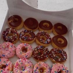 Krispy Kreme - Yummy fresh donuts!