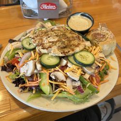 Riviera Bowl & Pizzeria - Grilled chicken salad