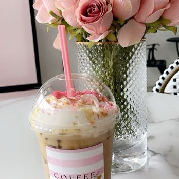 Coffee Girl - White Mocha Macadamia Nut with Caramel Drizzle - Coffee & Tea Near Me - Hilo, Hawaii
