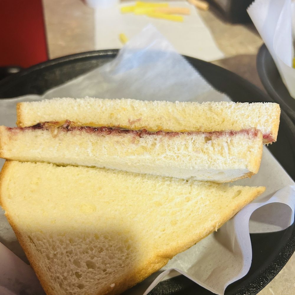 MIDTOWN DELI Updated August 2024 60 Photos & 105 Reviews 1022B