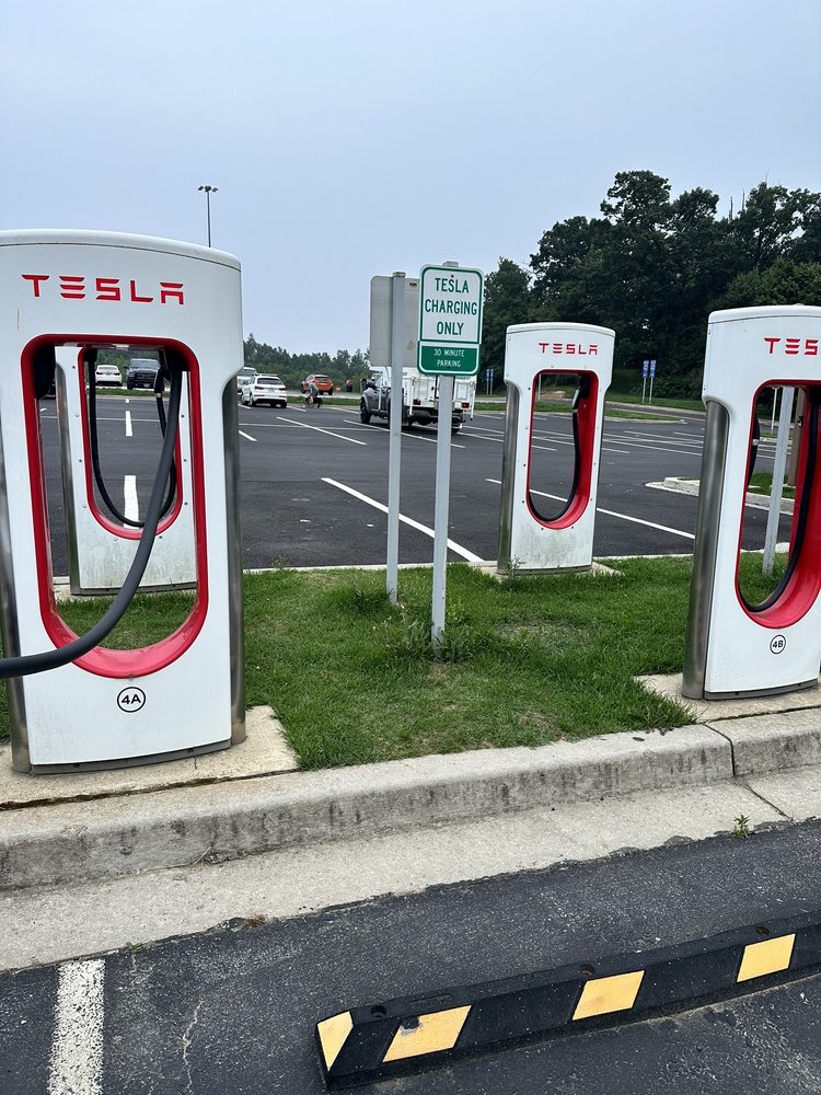 TESLA SUPERCHARGER 530 JFK Memorial Hwy, Newark, Delaware EV