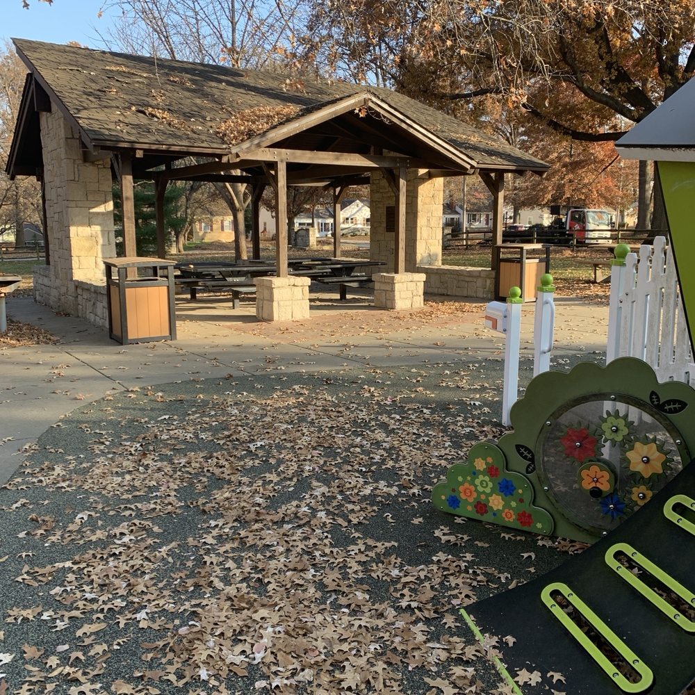 Neale Peterson Park - Covered picnic areas - Parks Near Me - Fairway, Kansas Neale Peterson Park - Covered picnic areas - Parks Near Me - Fairway, Kansas