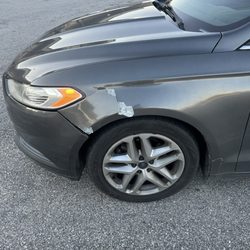 Caliber Collision - Ford Fusion Damaged Fender