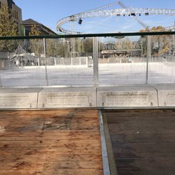DEG-Winterwelt - Der Aufbau hat begonnen.  The construction has begun.
