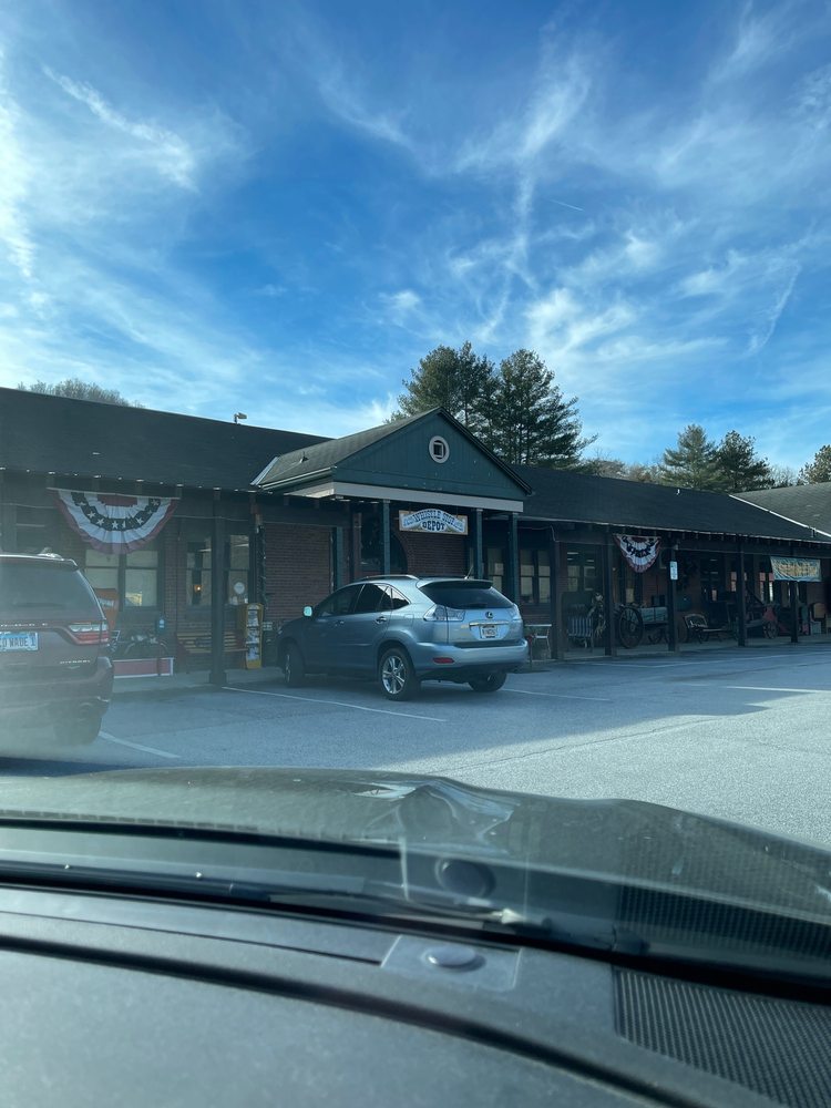 WHISTLE STOP DEPOT ANTIQUES & RV PARK Updated September 2024 28