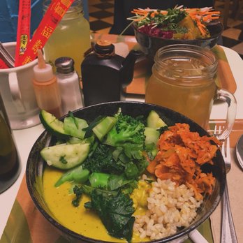 Le Botaniste - Tibetan Mama Rice bowl with lemonade black iced tea in the front, and a DIY bowl in the back - Wine Bars Near Me - New York, New York