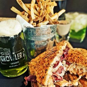 Growler’s Taphouse on Yelp