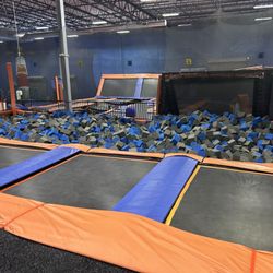 Sky Zone Trampoline Park - Bounce pit