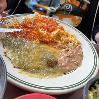 Carnitas La Flor de Michoacán 2 - Huevos divorciados - Mexican Near Me - Rosarito, BCN