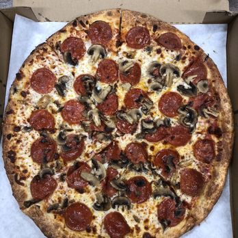 Fat Tomato Pizza - Large pepperoni and mushroom pizza - Pizza Near Me - Los Angeles, California Fat Tomato Pizza - Large pepperoni and mushroom pizza - Pizza Near Me - Los Angeles, California