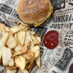 Dodge House Restaurant - Kids cheeseburger